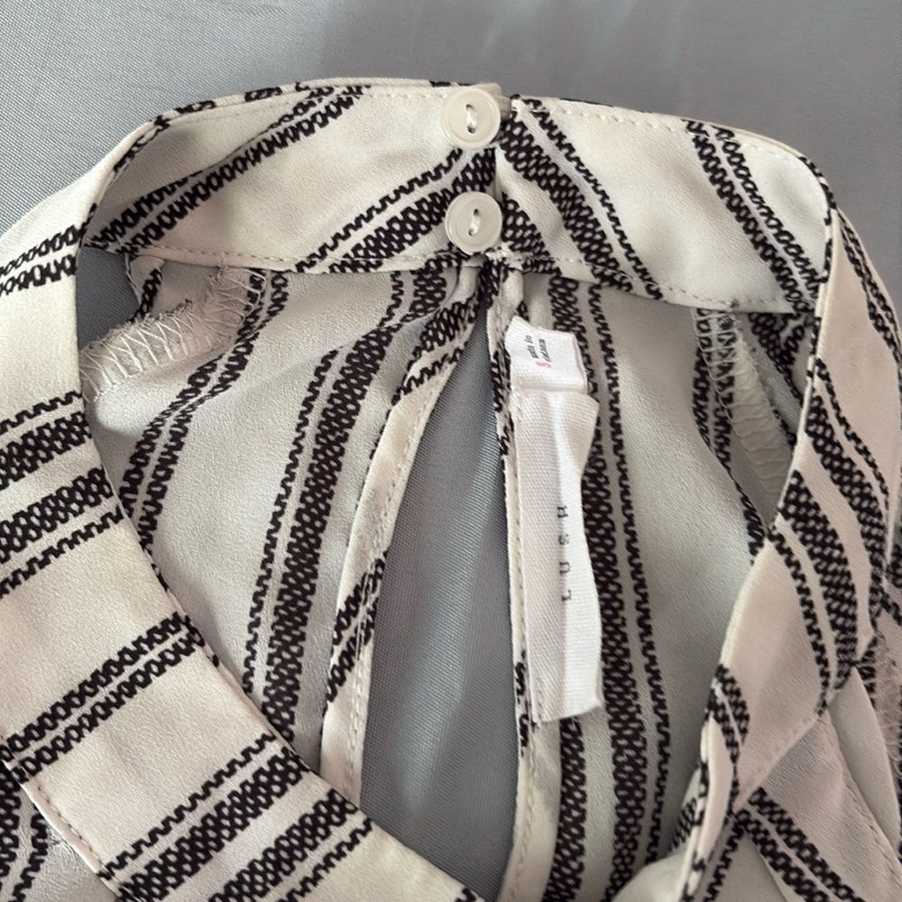 Lush Striped Blouse - Picture 4 of 15